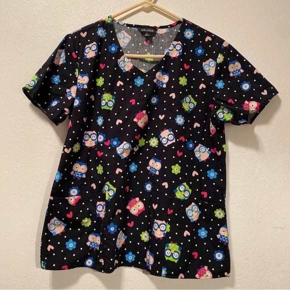 Zoe t Chloe Scrub Top Women’s Size M Cotton Owl Print V-Neck Pullover - Picture 2 of 10